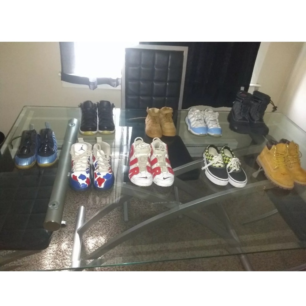More shoes than in picture make me. And offer